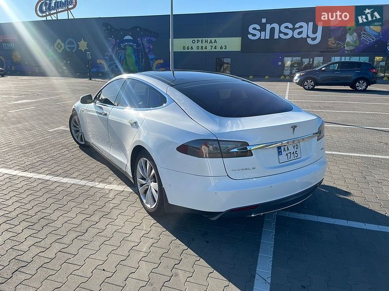 Лифтбек Tesla Model S 2015 в Киеве