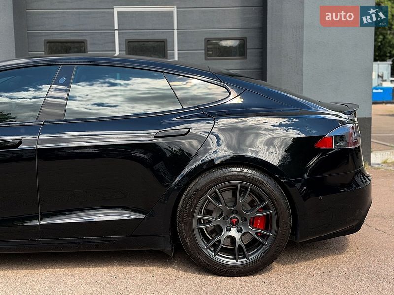Лифтбек Tesla Model S 2021 в Киеве