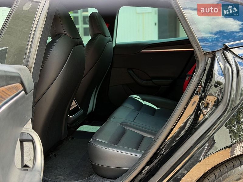 Лифтбек Tesla Model S 2021 в Киеве