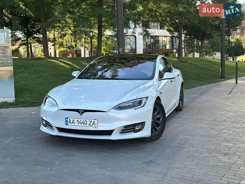 Tesla Model S 2020