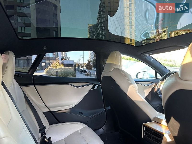Ліфтбек Tesla Model S 2020 в Одесі фото 17 Ліфтбек Tesla Model S 2020 в Одесі