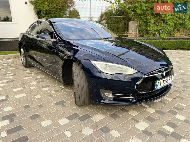 Tesla Model S 2014