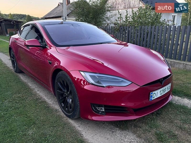 Ліфтбек Tesla Model S 2017 в Чернівцях фото Ліфтбек Tesla Model S 2017 в Чернівцях
