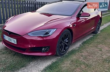 Ліфтбек Tesla Model S 2017 в Чернівцях фото 2 Ліфтбек Tesla Model S 2017 в Чернівцях