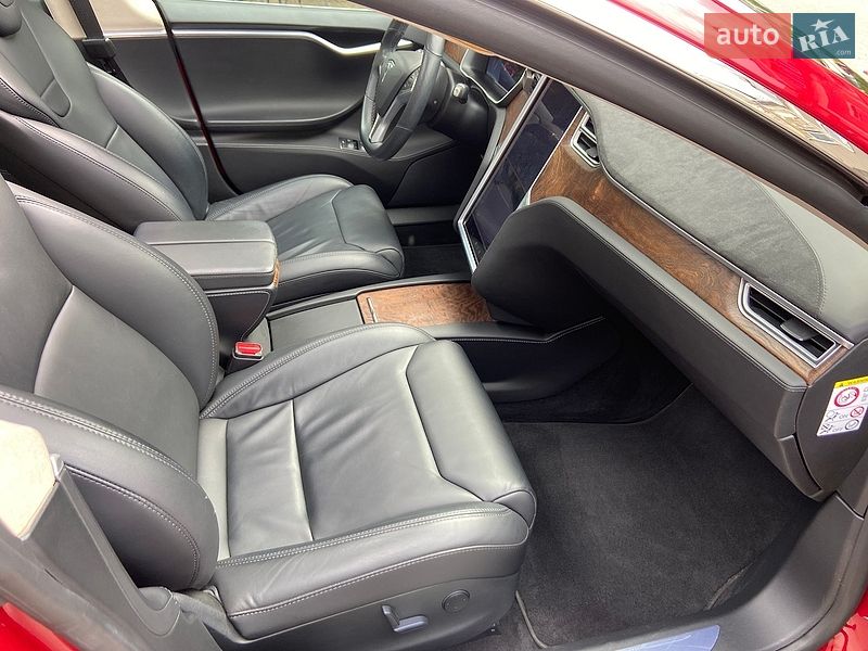 Ліфтбек Tesla Model S 2017 в Чернівцях фото 8 Ліфтбек Tesla Model S 2017 в Чернівцях