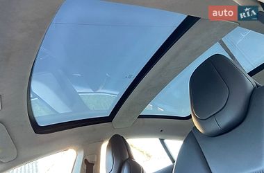 Ліфтбек Tesla Model S 2017 в Чернівцях фото 18 Ліфтбек Tesla Model S 2017 в Чернівцях