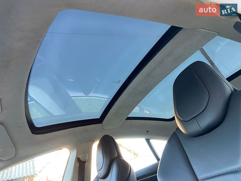 Ліфтбек Tesla Model S 2017 в Чернівцях фото 18 Ліфтбек Tesla Model S 2017 в Чернівцях