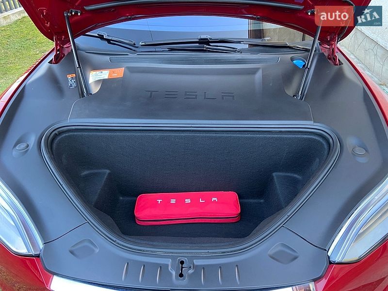 Ліфтбек Tesla Model S 2017 в Чернівцях фото 10 Ліфтбек Tesla Model S 2017 в Чернівцях