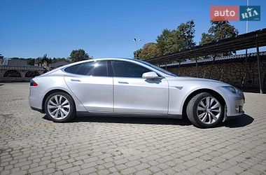 Ліфтбек Tesla Model S 2014 в Львові