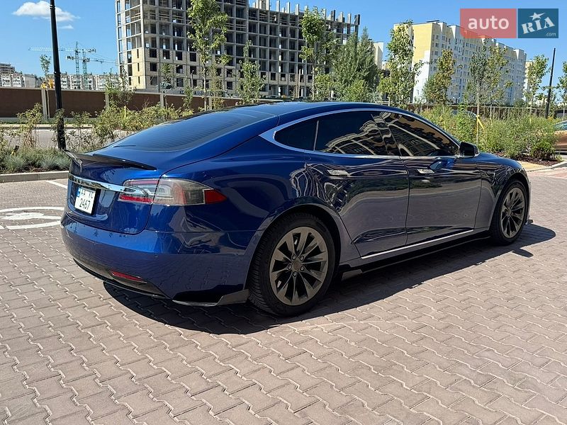 Лифтбек Tesla Model S 2017 в Софиевской Борщаговке