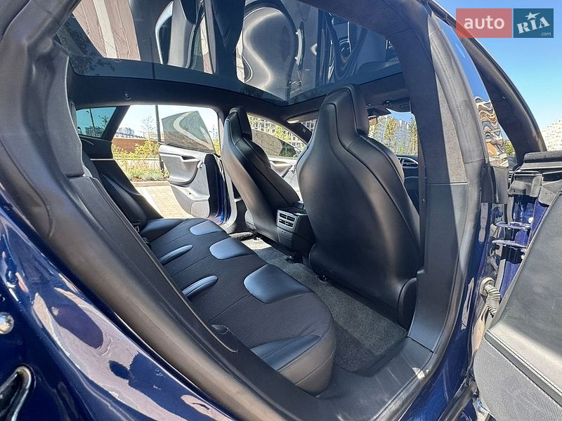Лифтбек Tesla Model S 2017 в Софиевской Борщаговке