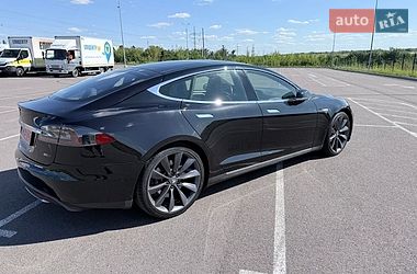Лифтбек Tesla Model S 2015 в Ровно