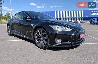 Лифтбек Tesla Model S 2015 в Ровно