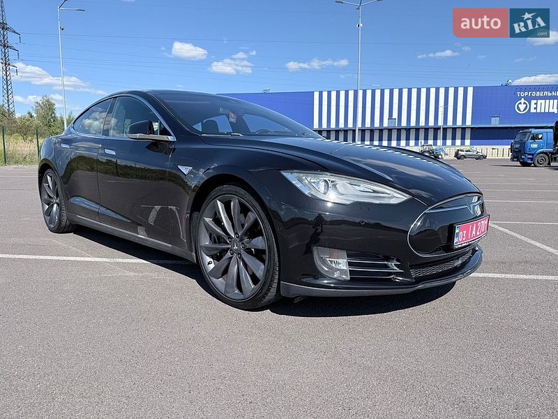 Лифтбек Tesla Model S 2015 в Ровно