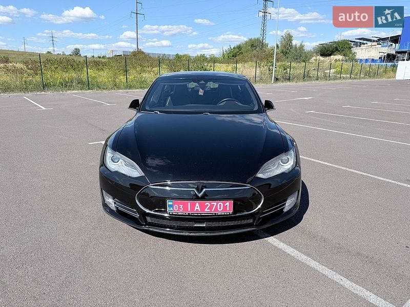 Лифтбек Tesla Model S 2015 в Ровно