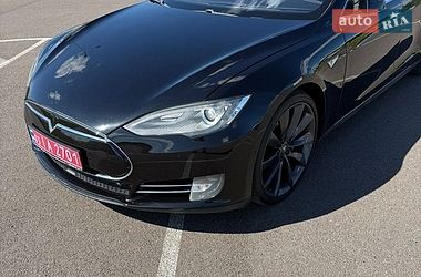 Лифтбек Tesla Model S 2015 в Ровно