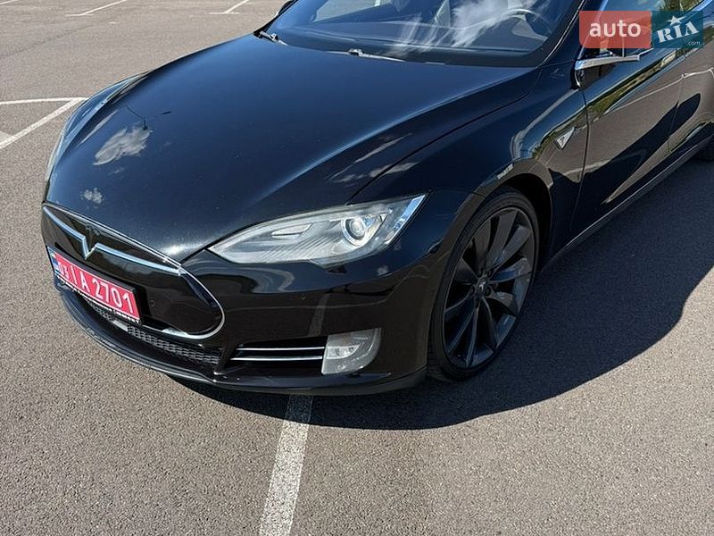 Лифтбек Tesla Model S 2015 в Ровно