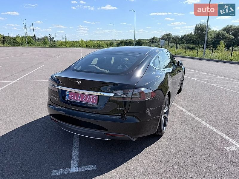 Лифтбек Tesla Model S 2015 в Ровно