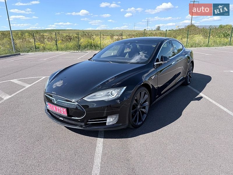 Лифтбек Tesla Model S 2015 в Ровно