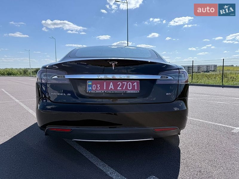 Лифтбек Tesla Model S 2015 в Ровно