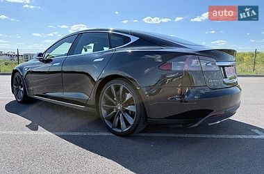 Лифтбек Tesla Model S 2015 в Ровно
