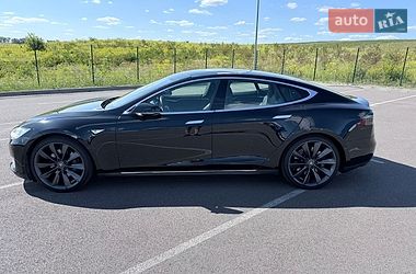 Лифтбек Tesla Model S 2015 в Ровно