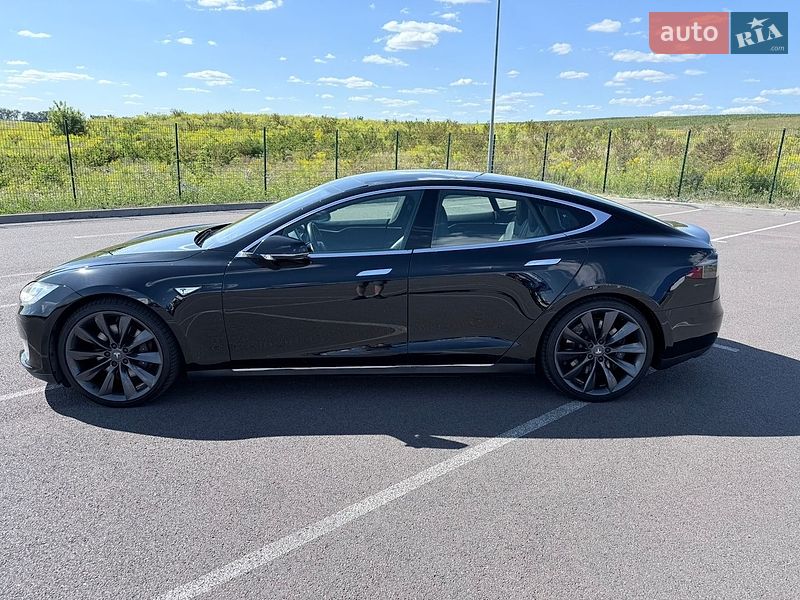Лифтбек Tesla Model S 2015 в Ровно