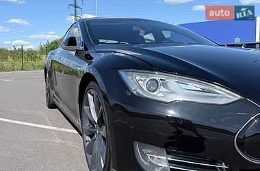 Лифтбек Tesla Model S 2015 в Ровно