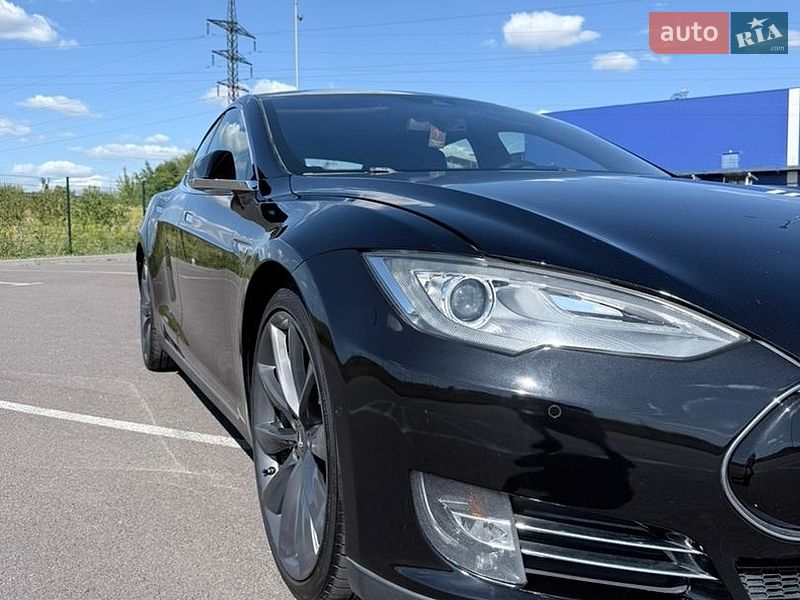 Лифтбек Tesla Model S 2015 в Ровно