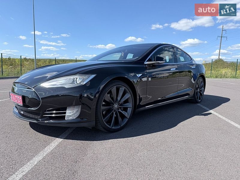 Лифтбек Tesla Model S 2015 в Ровно