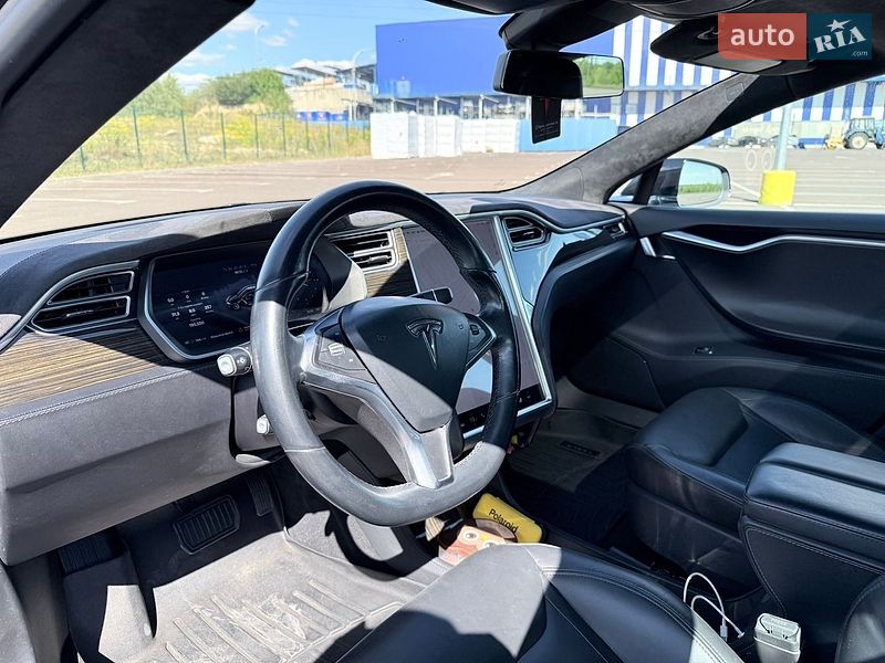 Лифтбек Tesla Model S 2015 в Ровно