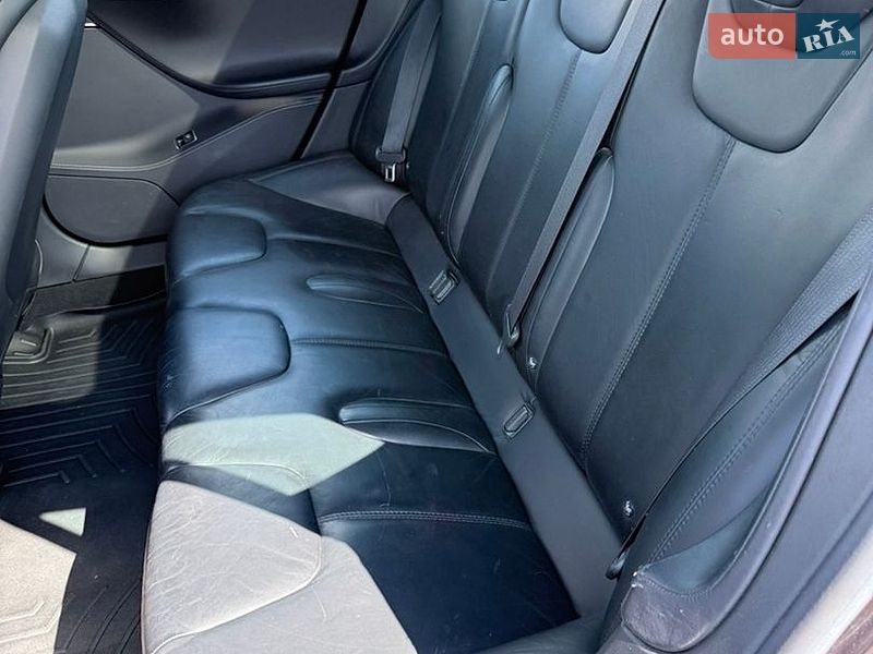 Лифтбек Tesla Model S 2015 в Ровно