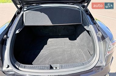 Лифтбек Tesla Model S 2015 в Ровно