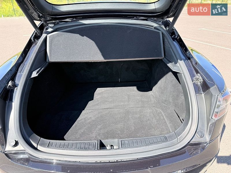 Лифтбек Tesla Model S 2015 в Ровно
