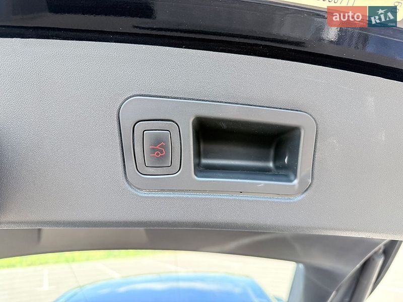 Лифтбек Tesla Model S 2015 в Ровно