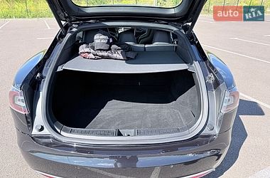 Лифтбек Tesla Model S 2015 в Ровно