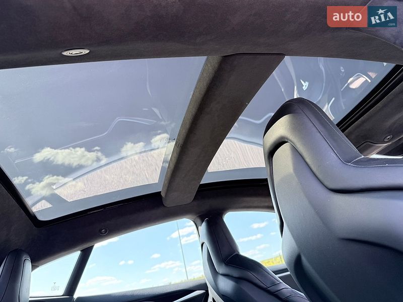 Лифтбек Tesla Model S 2015 в Ровно