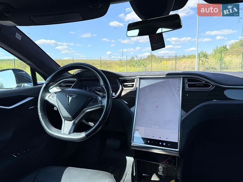 Лифтбек Tesla Model S 2015 в Ровно
