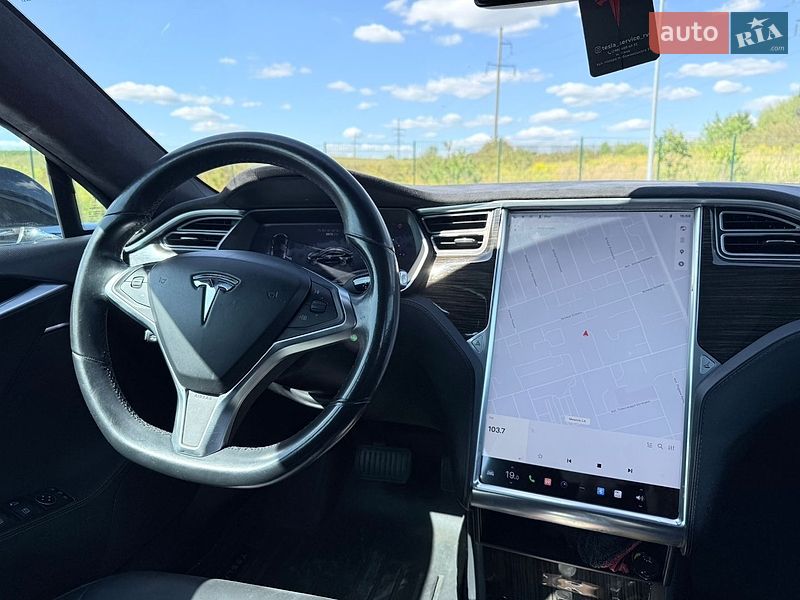Лифтбек Tesla Model S 2015 в Ровно