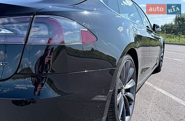 Лифтбек Tesla Model S 2015 в Ровно