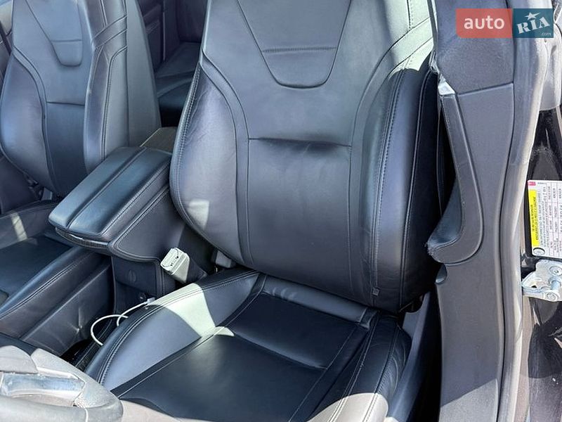 Лифтбек Tesla Model S 2015 в Ровно