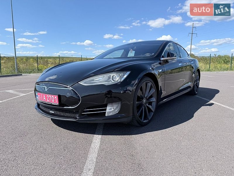 Лифтбек Tesla Model S 2015 в Ровно