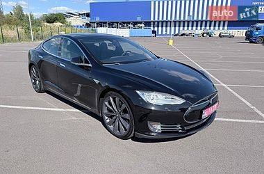 Лифтбек Tesla Model S 2015 в Ровно
