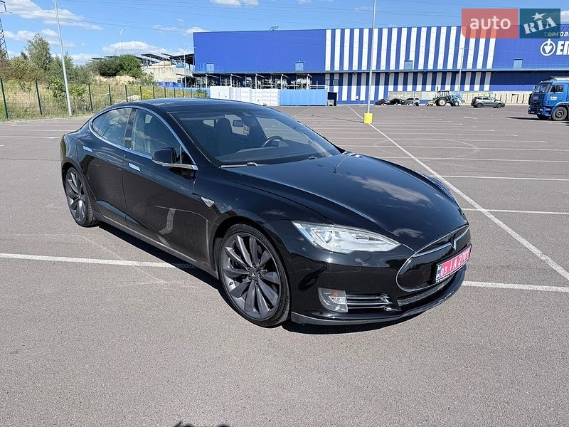 Лифтбек Tesla Model S 2015 в Ровно