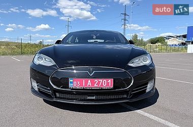 Лифтбек Tesla Model S 2015 в Ровно