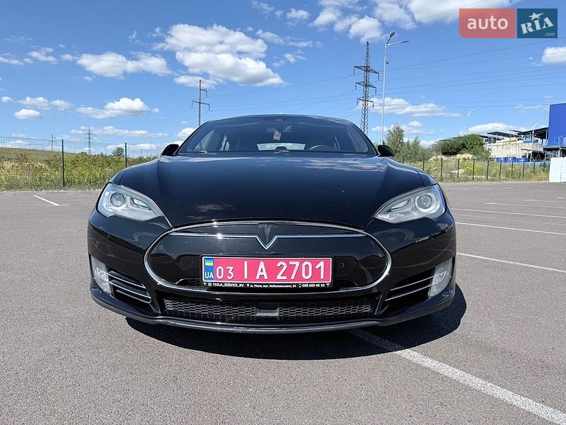 Лифтбек Tesla Model S 2015 в Ровно