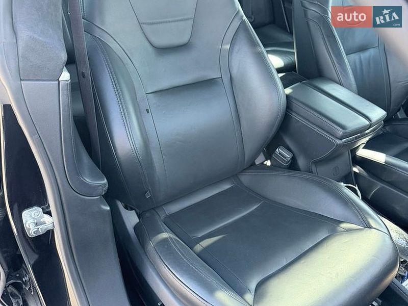Лифтбек Tesla Model S 2015 в Ровно