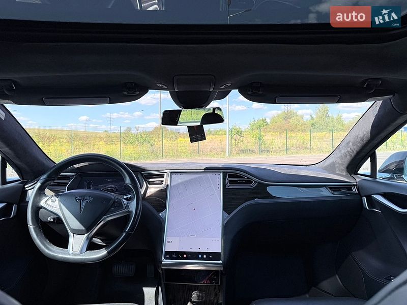 Лифтбек Tesla Model S 2015 в Ровно