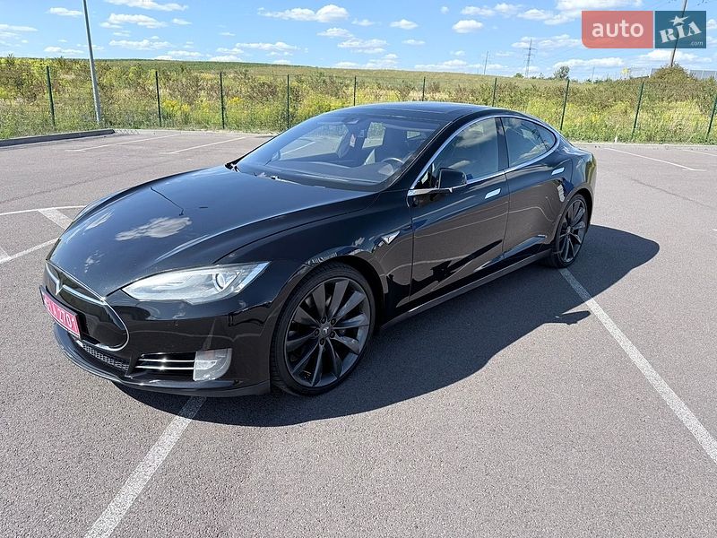 Лифтбек Tesla Model S 2015 в Ровно