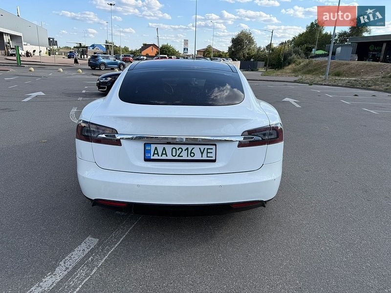 Лифтбек Tesla Model S 2015 в Киеве